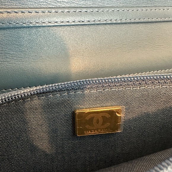 Chanel 22C Pearl Crush WOC in Denim - Picture 2 of 6